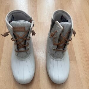 Sperry Women’s Gray and White Boots